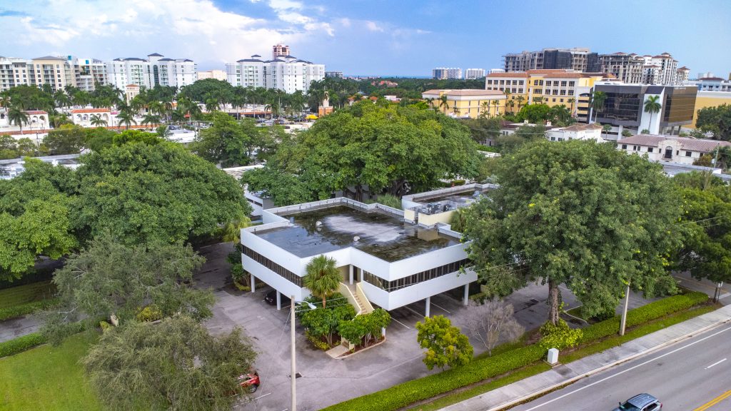 A mixed use building currently standing at 400 S. Dixie Highway, Boca Raton, FL, Oct. 2024. (Photo: Boca Daily News)