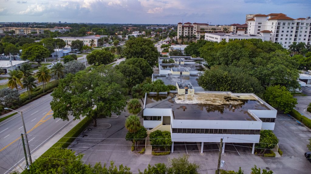 A mixed use building currently standing at 400 S. Dixie Highway, Boca Raton, FL, Oct. 2024. (Photo: Boca Daily News)