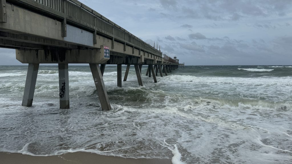 Wind and rough surf whipped up by Hurricane Milton move into Palm Beach and Broward counties in South Florida, Oct. 9, 2024. (Photo: Boca Daily News)