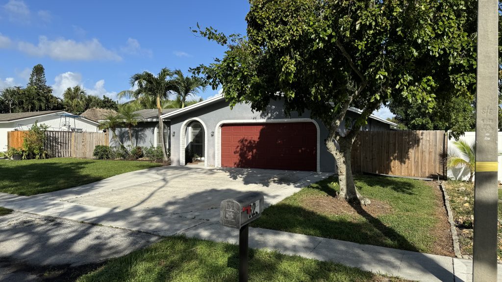 A home on SW 18th Avenue in Boca Raton that received a $13K fine for being kept in a poor condition. (Photo: Boca Daily News)