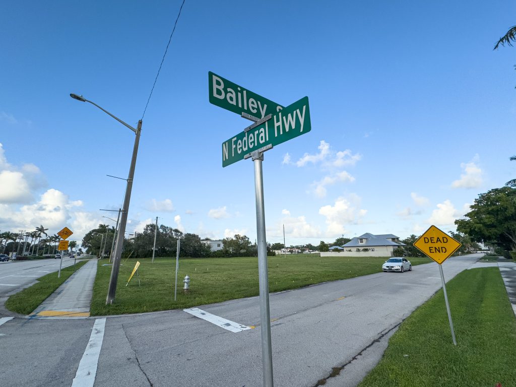 The site of a future car wash and restaurant at 7900 North Federal Highway, Boca Raton, FL. (Photo: Boca Daily News)