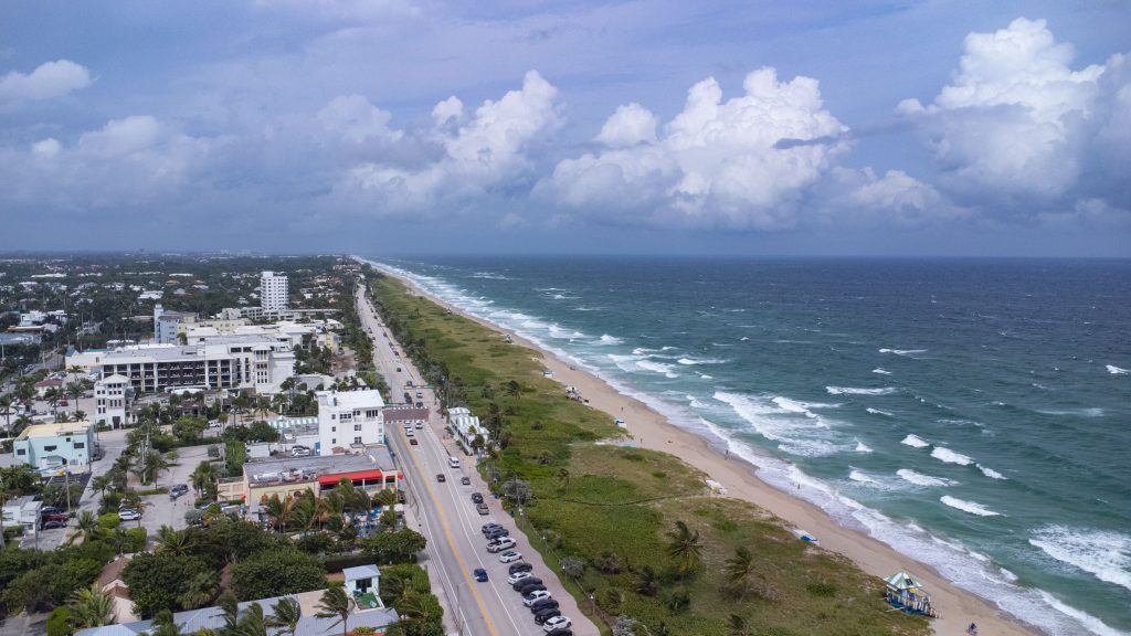 Wind and rough surf whipped up by Hurricane Milton move into Palm Beach and Broward counties in South Florida, Oct. 9, 2024. (Photo: Boca Daily News)