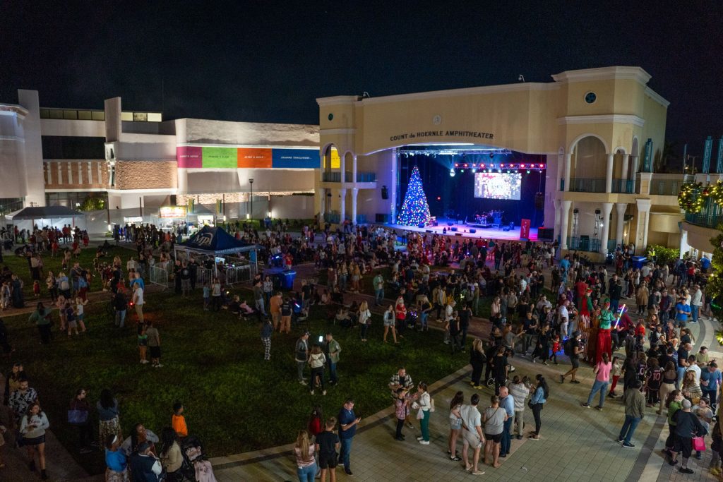 Boca Raton's 2023 tree lighting ceremony. (Photo: City of Boca Raton)