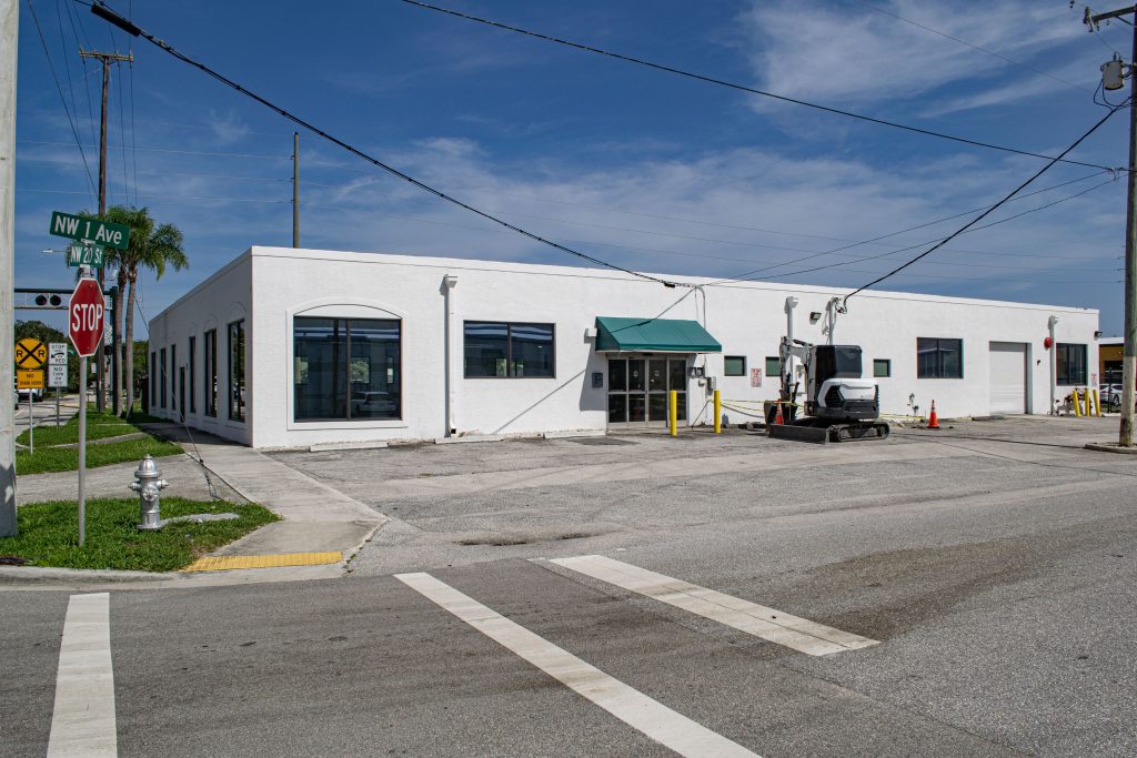 The building that will be the site of a new AutoZone store, 104 NW 20th Street, Boca Raton, FL, Aug. 2025. (Photo: Boca Daily News)