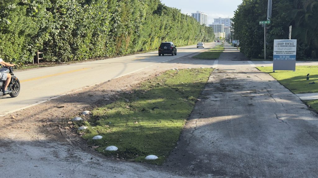 Flooding along North Ocean Boulevard (A1A) and the Alan C. Alford Red Reef Family Golf Course, Oct. 28, 2025. (Photo: Boca Daily News)