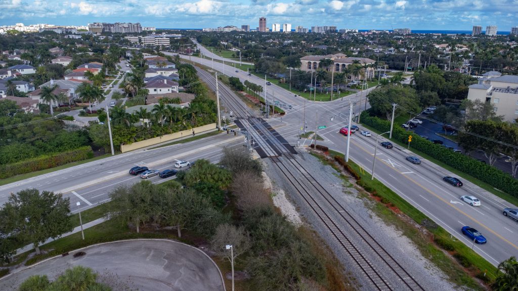 The railroad crossing at SW 18th Street in Boca Raton, FL. (Photo: Boca Daily News)
