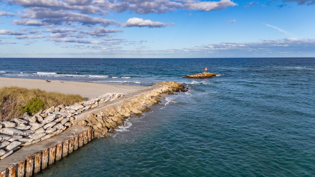 'Cliffs' formed at Boca Raton's South Inlet beach from weather fronts that produced erosion, Feb. 2026. (Photo: Boca Daily News)