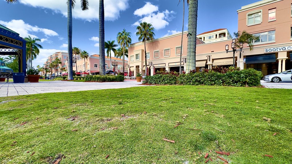 A green area within Mizner Park, Boca Raton, FL, April 2026. (Photo: Boca Daily News)