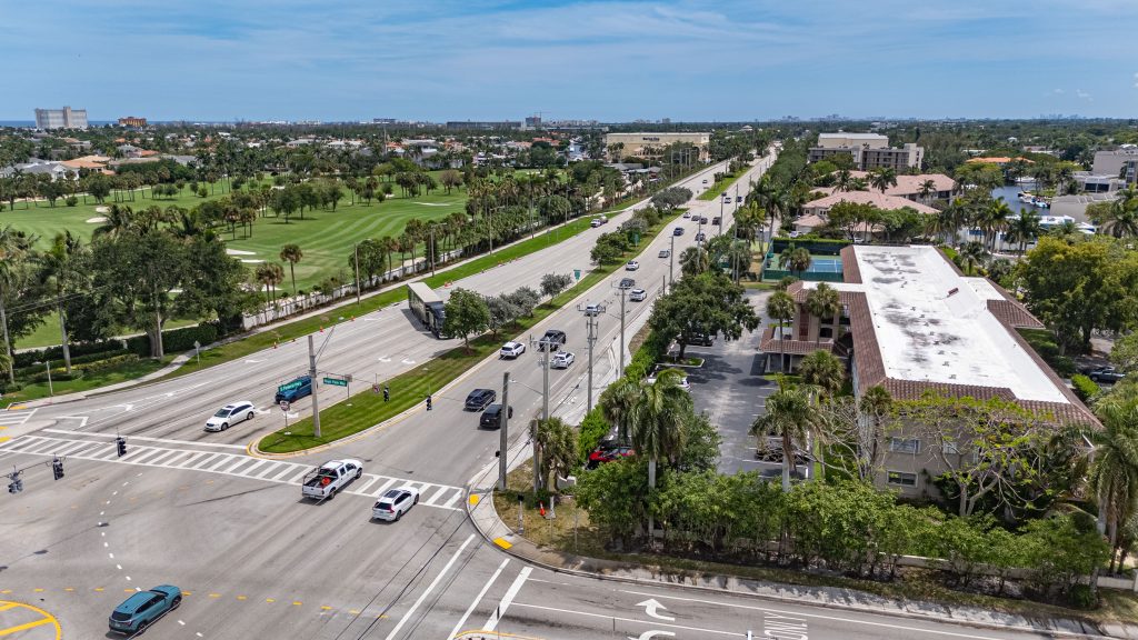 Landscaping along Federal Highway (US-1) in the southernmost portion of Boca Raton, May 2026. (Photo: Boca Daily News)