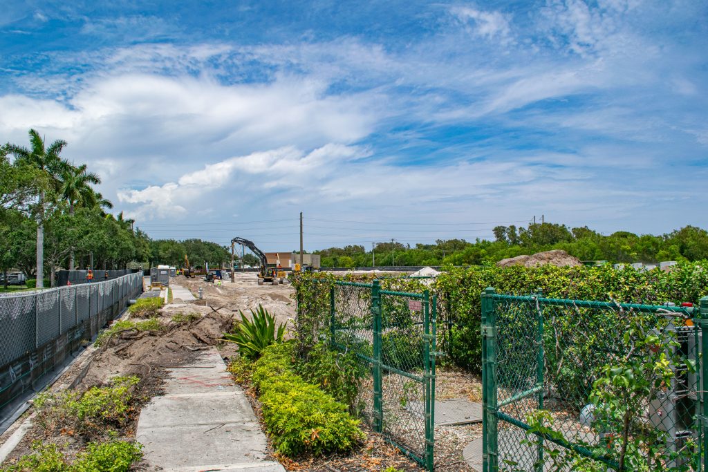 Landscaping along Federal Highway (US-1) in the southernmost portion of Boca Raton, May 2026. (Photo: Boca Daily News)