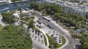 A Piper Twin Comanche PA-39 (PA-30 variant) at a boat ramp in Boca Raton, FL, being prepared to be removed by a crane after landing in the ocean, Aug. 23, 2026. (Photo: Boca Daily News)