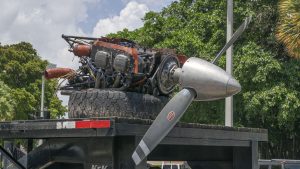 A Piper Twin Comanche PA-39 (PA-30 variant) at a boat ramp in Boca Raton, FL, being prepared to be removed by a crane after landing in the ocean, Aug. 23, 2026. (Photo: Boca Daily News)