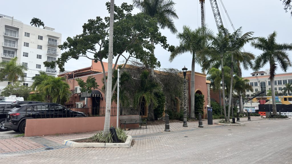 The future site of the Sanborn Tower social club project in downtown Boca Raton, FL. (Photo: Boca Daily News)